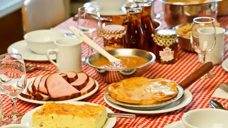 Sugar Shack & Trois-Rivières 1 Day Tour (All inclusive)