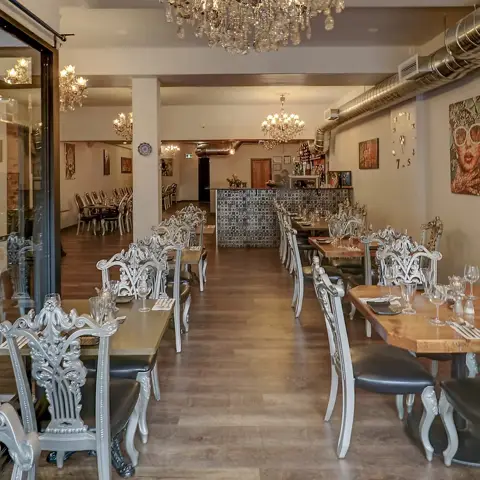 Ispahan Restaurant & Bar