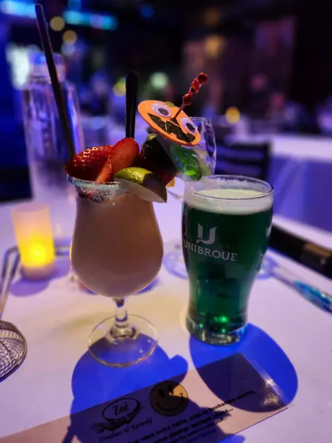 Zoé Karaoké & Cocktails